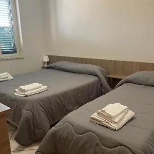 Airport Tourist's House Гостевой дом Катания